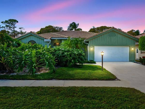 9055 Cypress Hollow Drive, Palm Beach Gardens, FL 33418