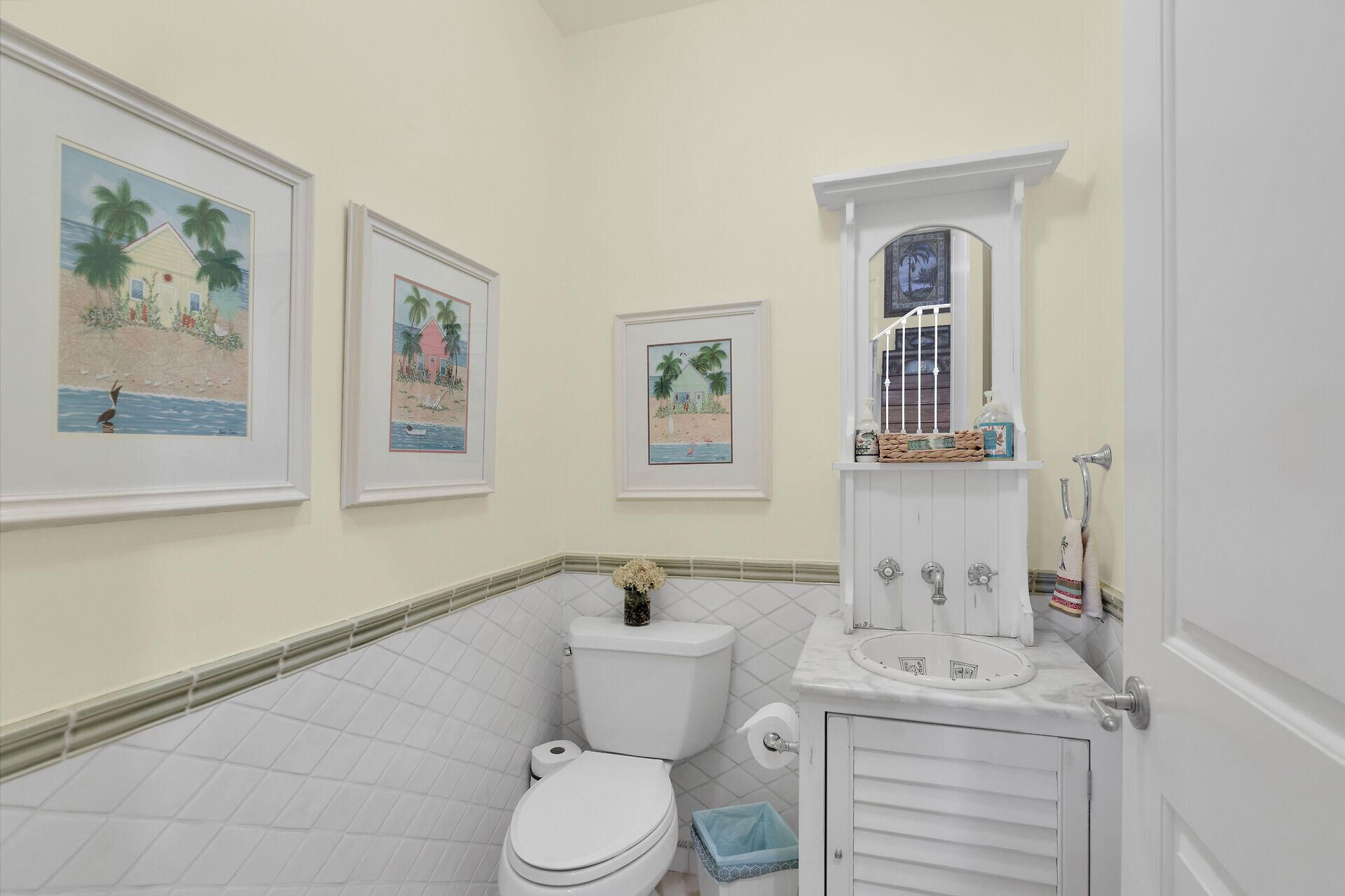 821 W Ocean Drive, Unit 3, Key Colony, FL 33051 Photo