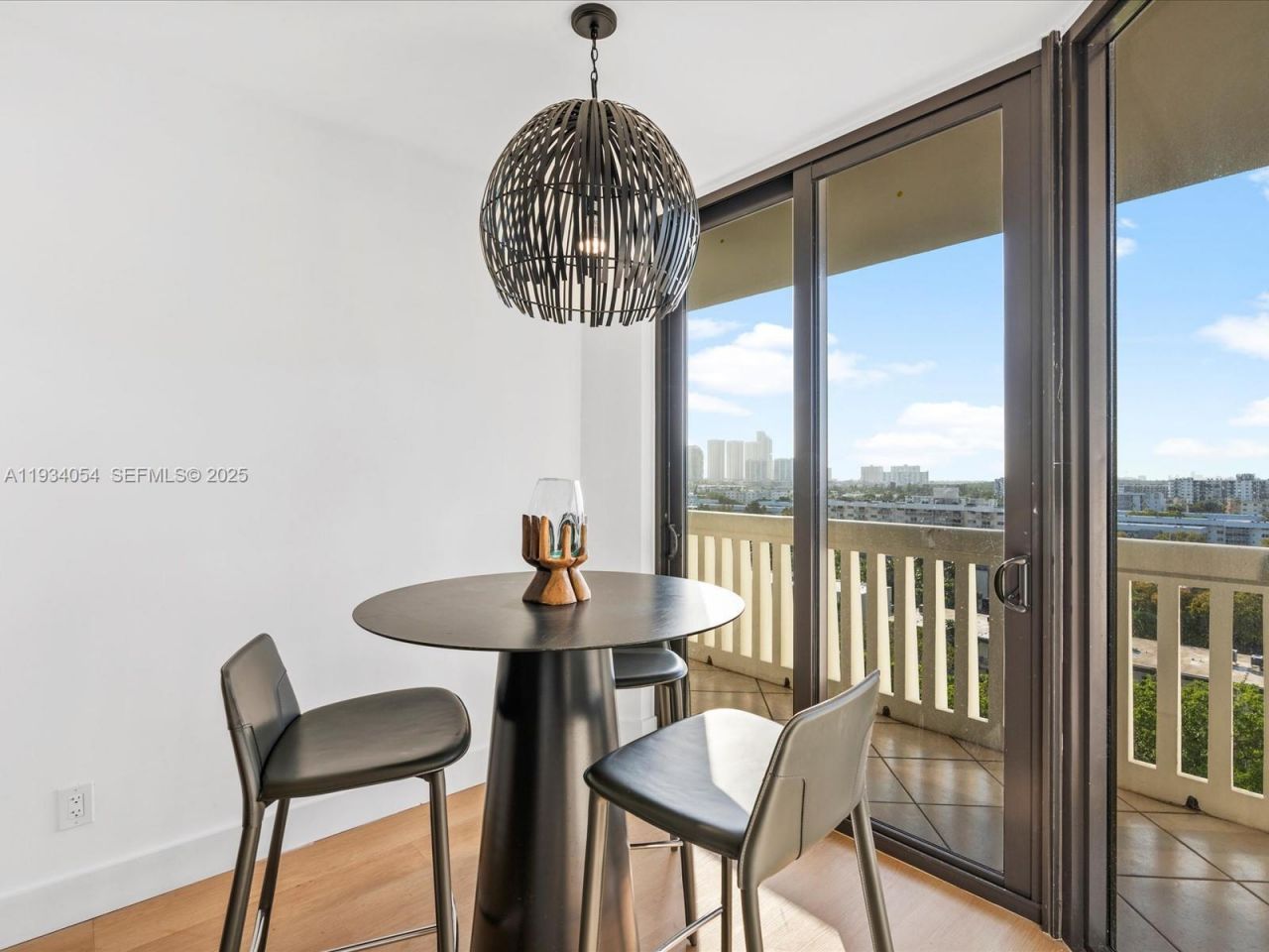 2000 Island Blvd, Unit 903, Aventura, FL 33160 Photo