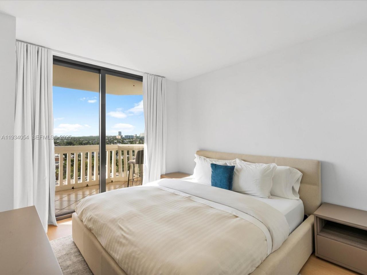 2000 Island Blvd, Unit 903, Aventura, FL 33160 Photo