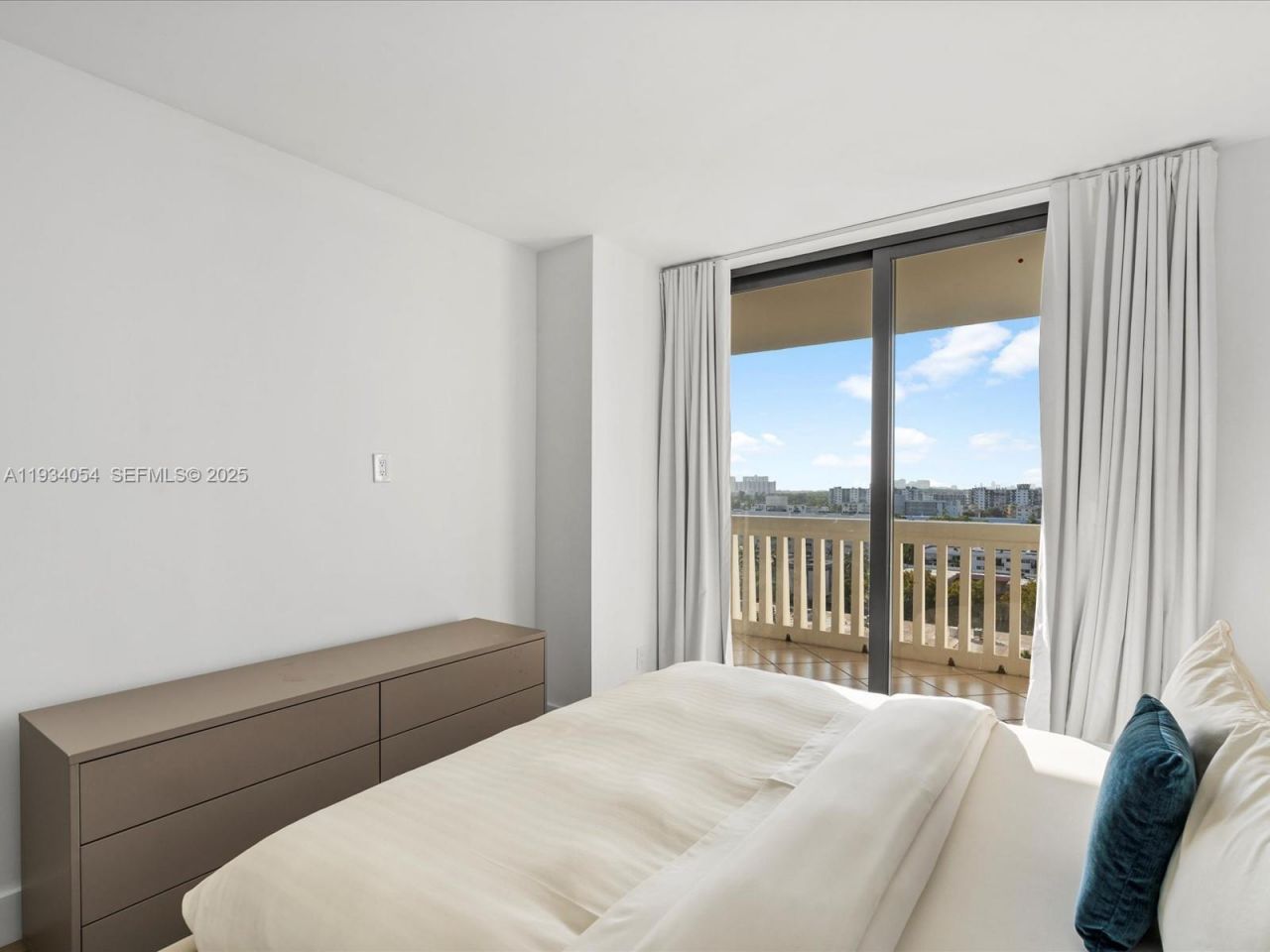 2000 Island Blvd, Unit 903, Aventura, FL 33160 Photo