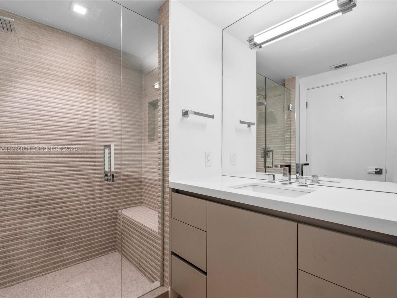2000 Island Blvd, Unit 903, Aventura, FL 33160 Photo