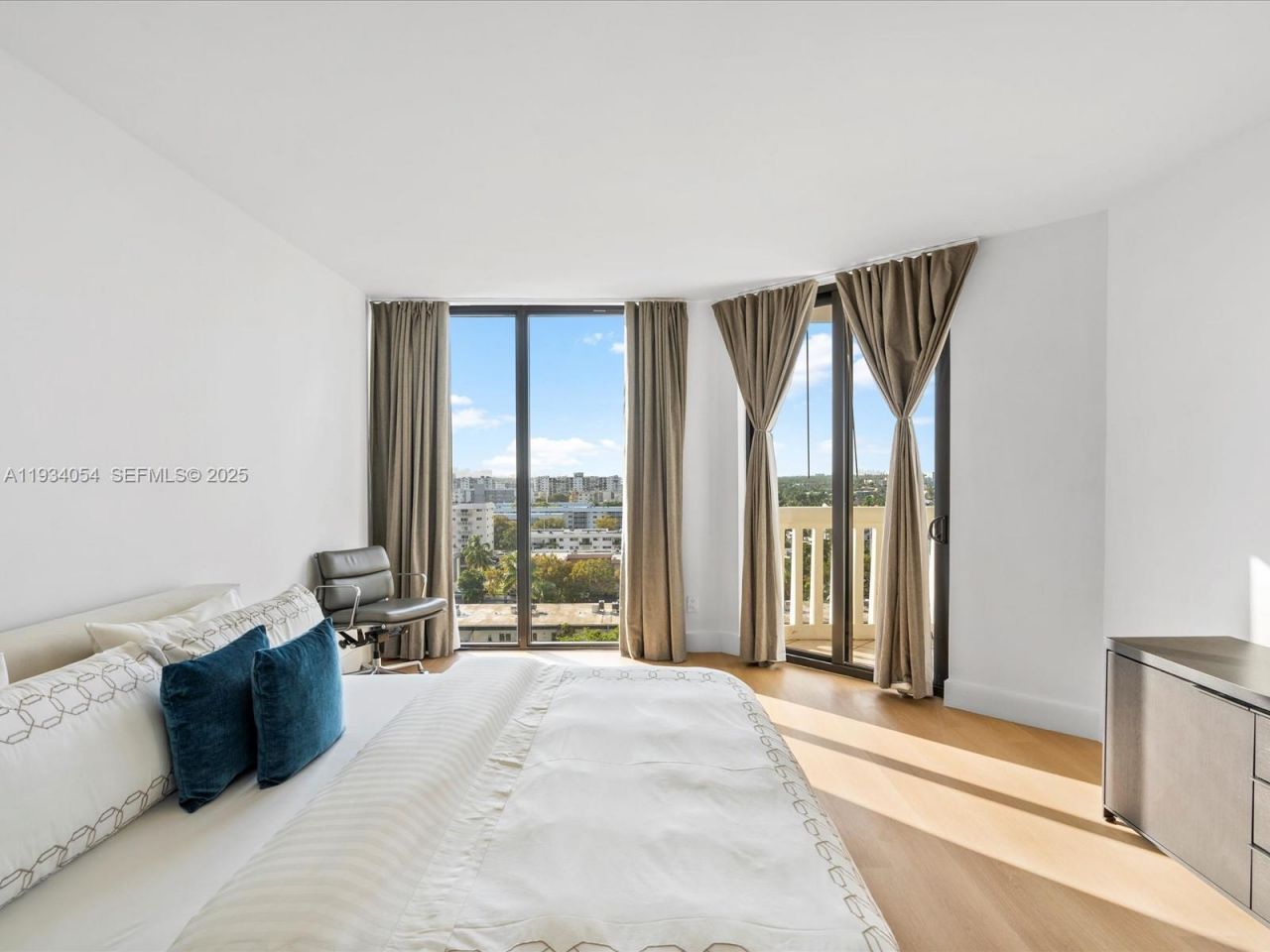 2000 Island Blvd, Unit 903, Aventura, FL 33160 Photo