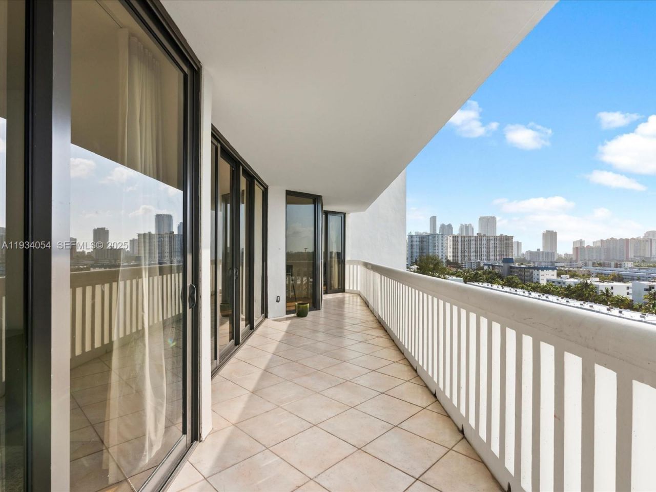 2000 Island Blvd, Unit 903, Aventura, FL 33160 Photo