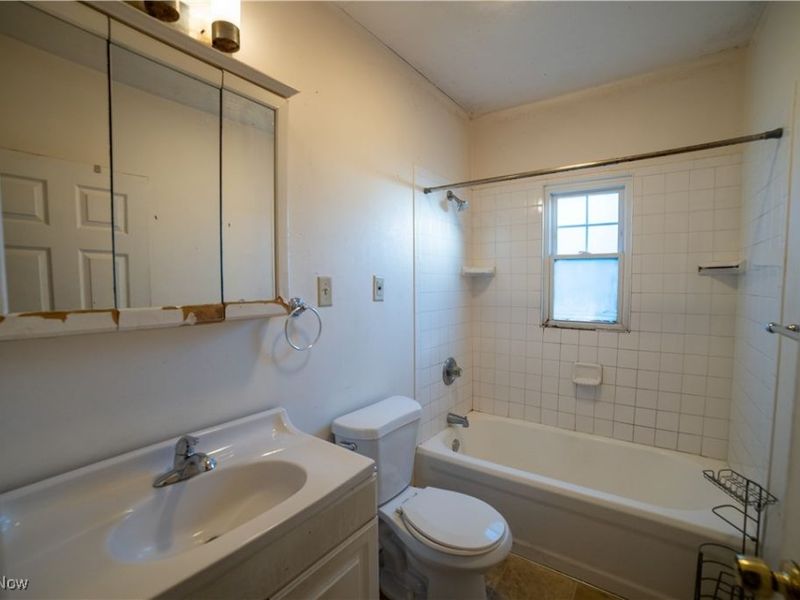 1040 Mercer Avenue, Akron, OH 44320 Photo 14