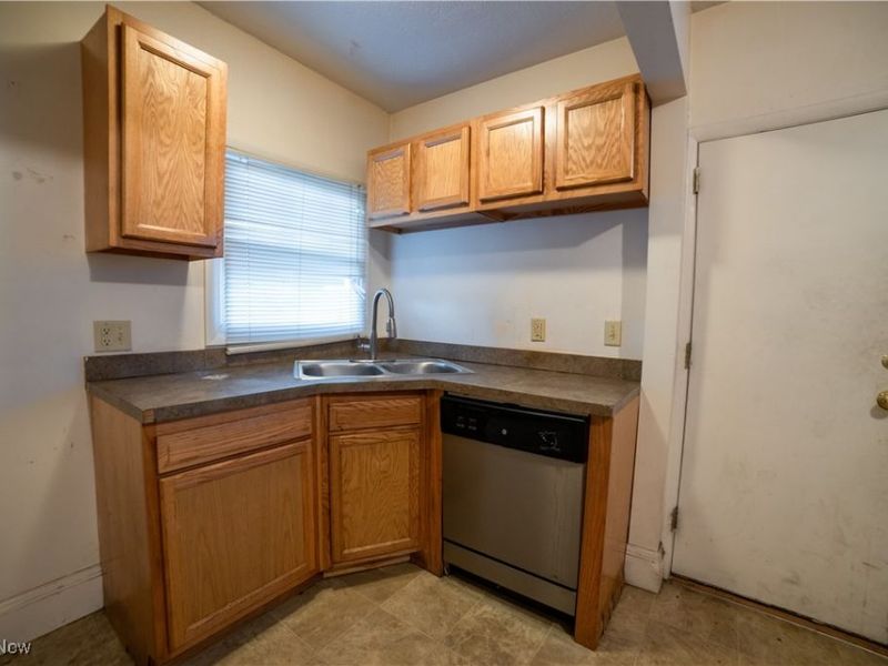 1040 Mercer Avenue, Akron, OH 44320 Photo 4