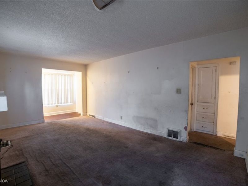 1040 Mercer Avenue, Akron, OH 44320 Photo 9