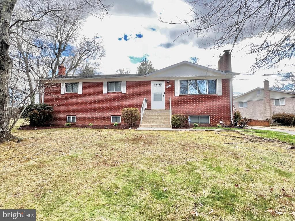 7400 Pembroke Drive, Clinton, MD 20735 Main Photo