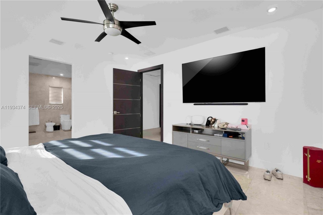 15721 NW 79th Ct, Miami Lakes, FL 33016 Photo