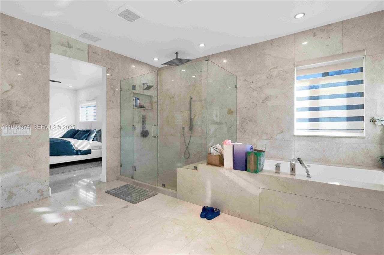 15721 NW 79th Ct, Miami Lakes, FL 33016 Photo