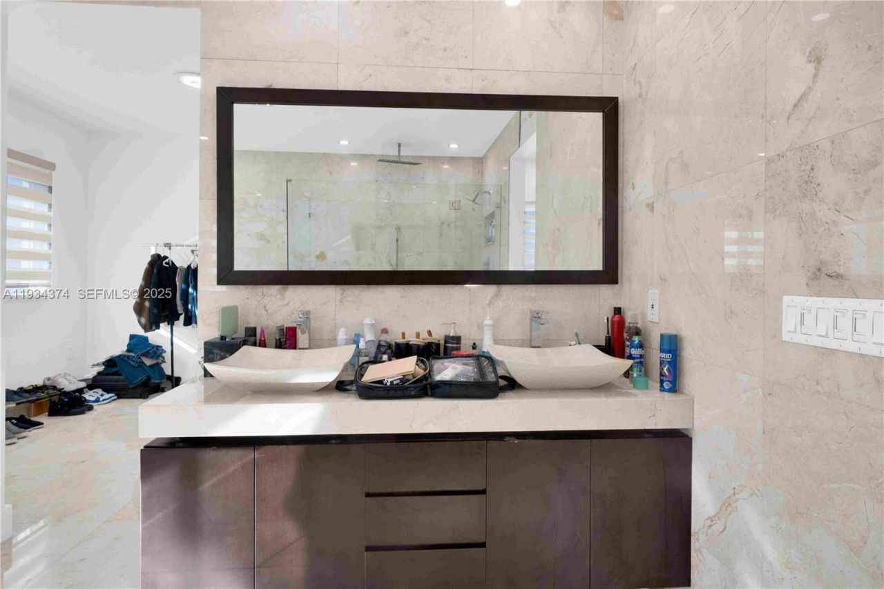 15721 NW 79th Ct, Miami Lakes, FL 33016 Photo