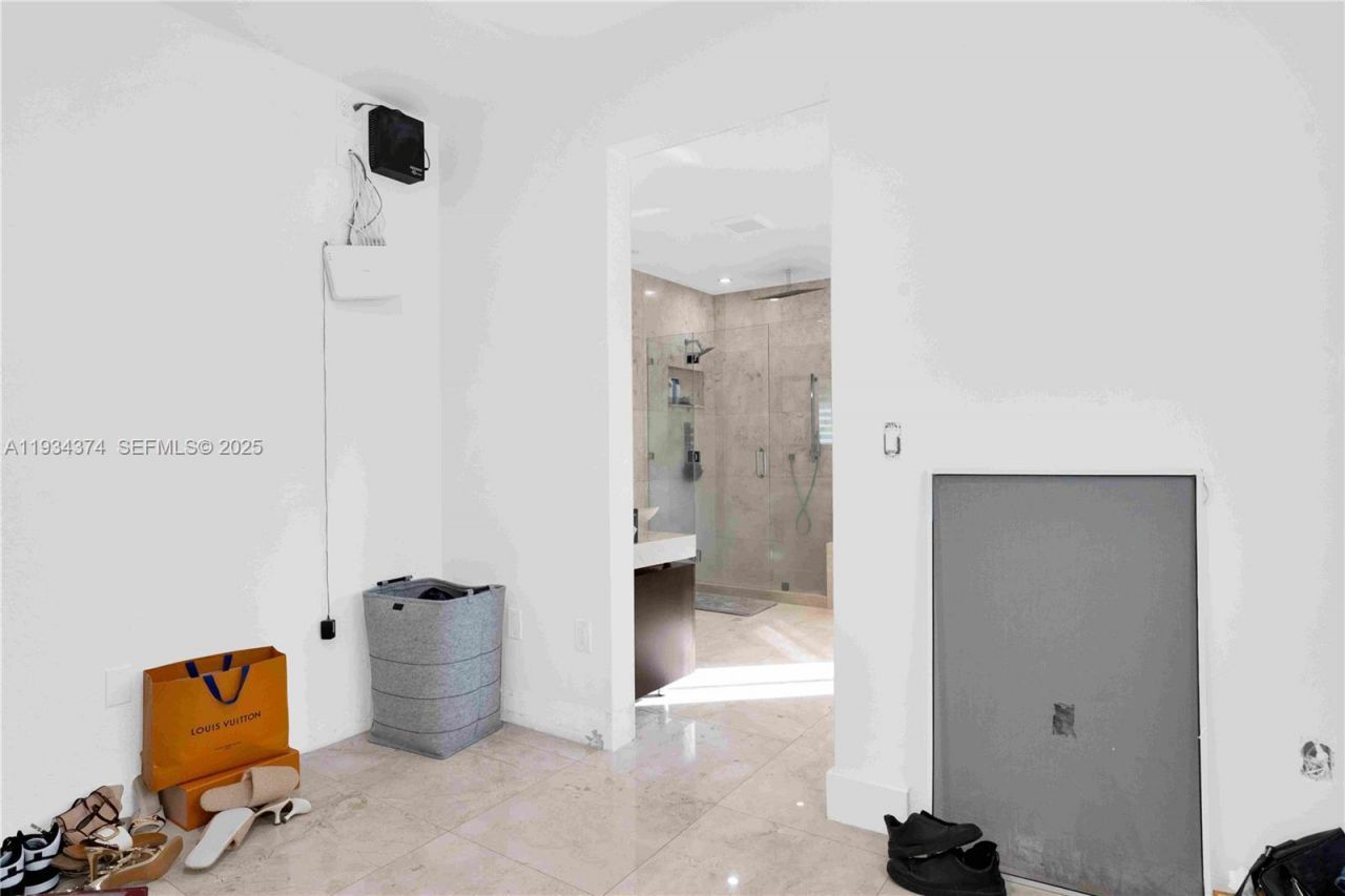 15721 NW 79th Ct, Miami Lakes, FL 33016 Photo