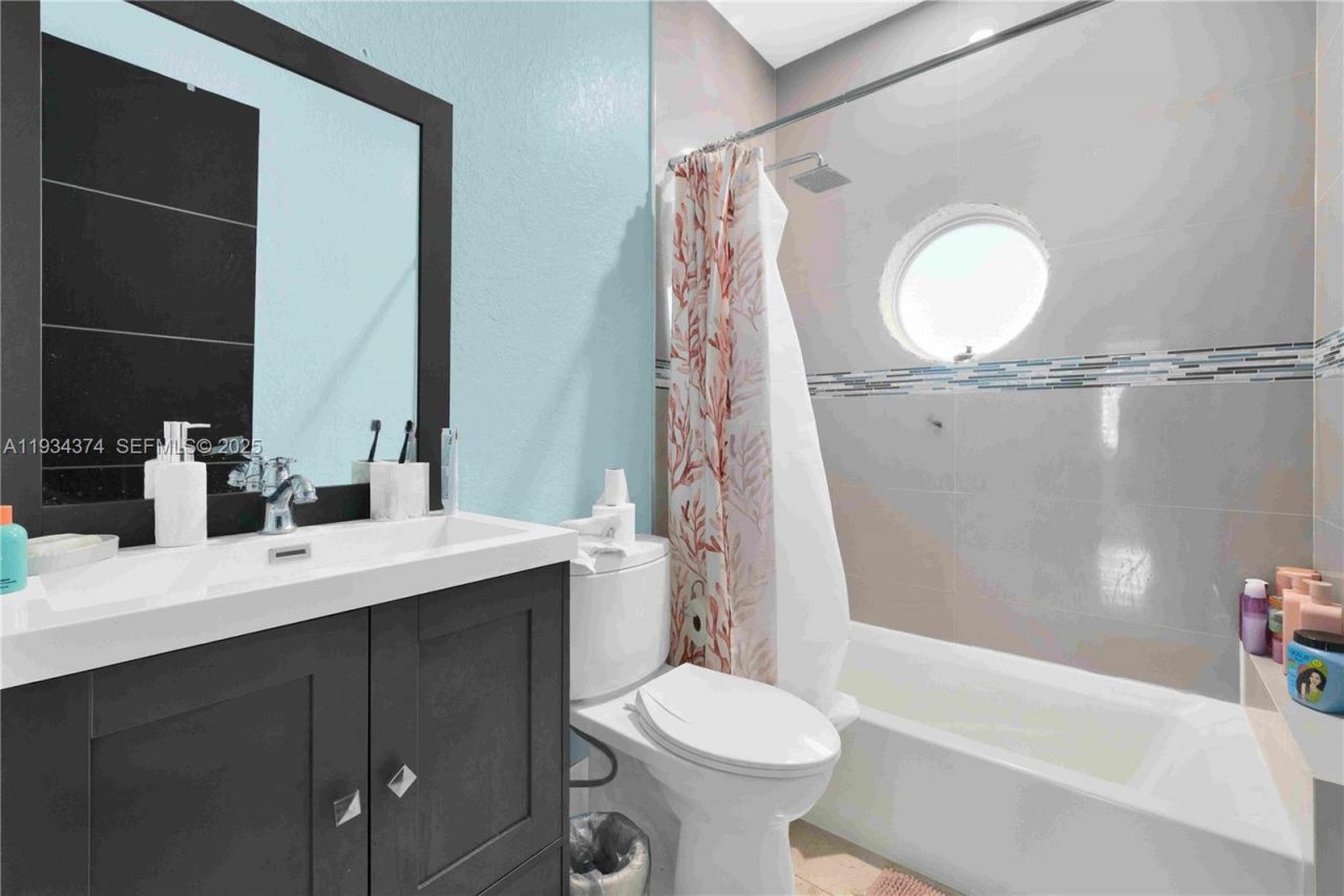 15721 NW 79th Ct, Miami Lakes, FL 33016 Photo