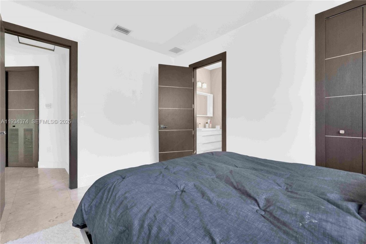 15721 NW 79th Ct, Miami Lakes, FL 33016 Photo