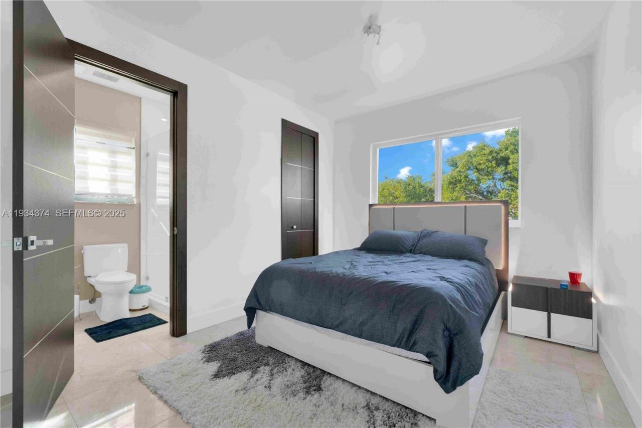 15721 NW 79th Ct, Miami Lakes, FL 33016 Photo