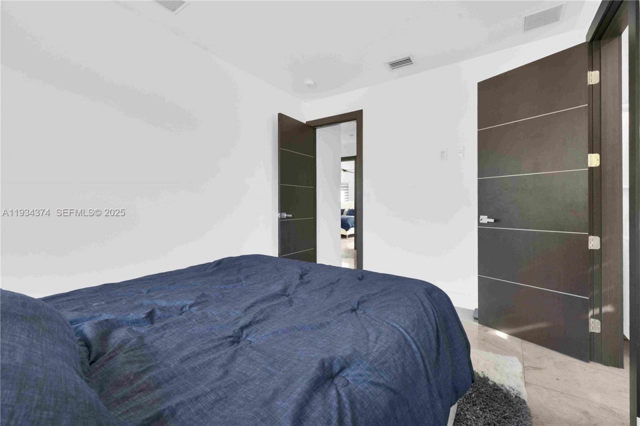 15721 NW 79th Ct, Miami Lakes, FL 33016 Photo