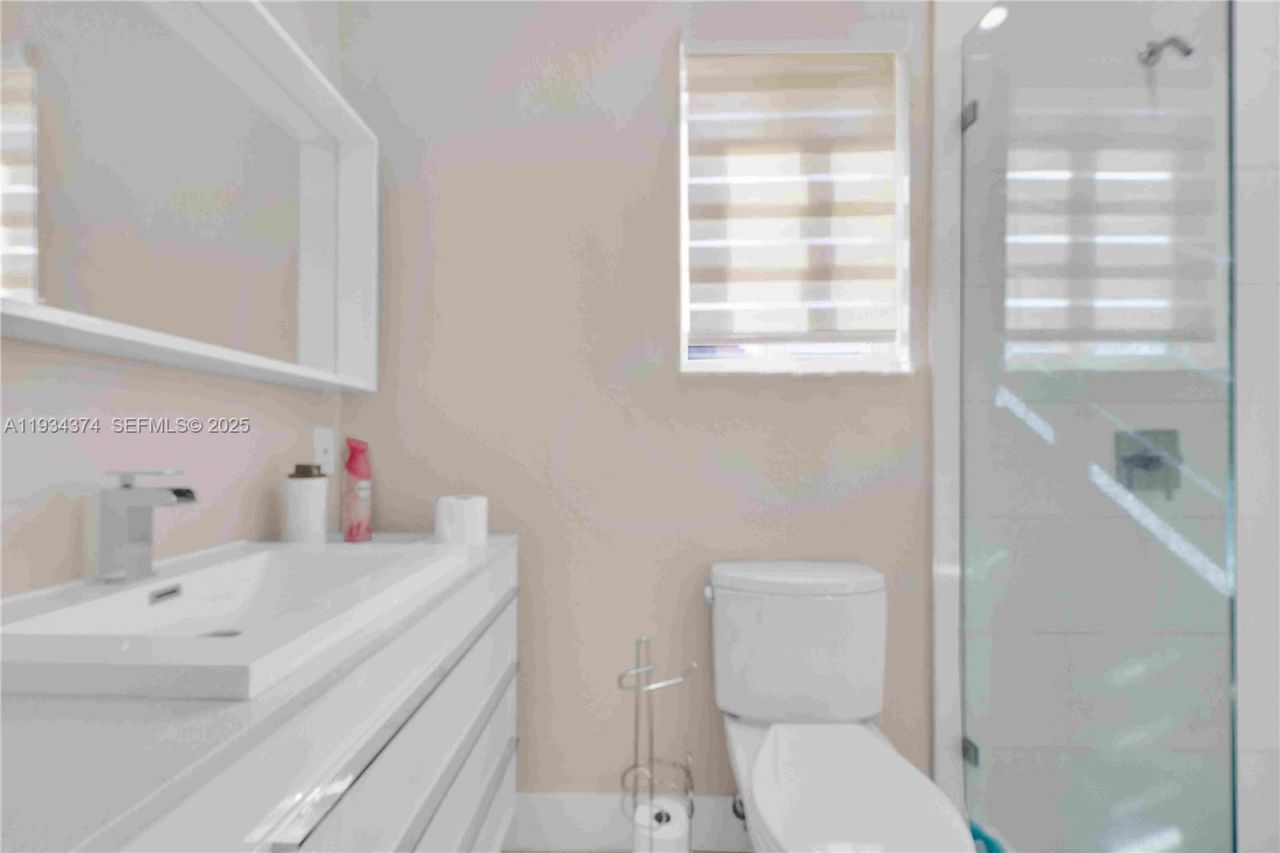 15721 NW 79th Ct, Miami Lakes, FL 33016 Photo