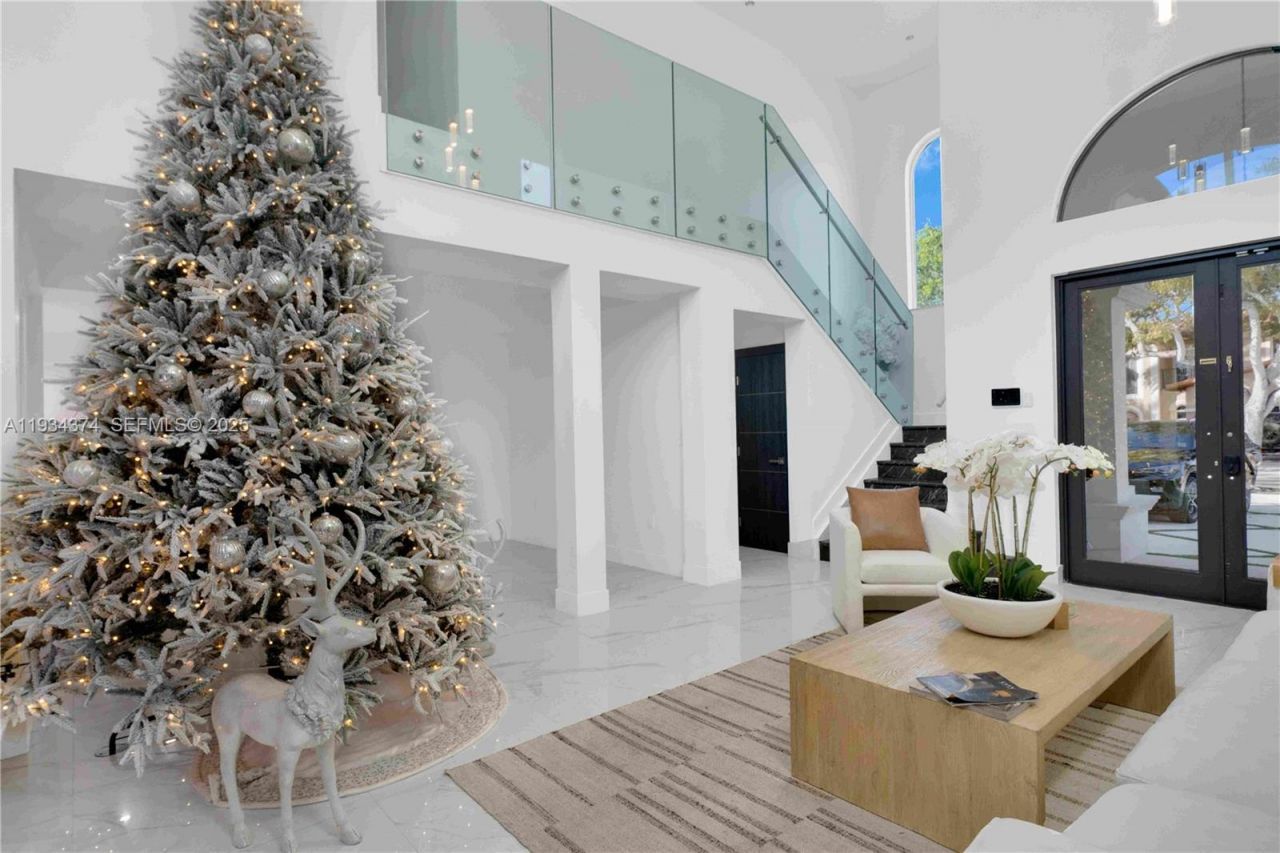 15721 NW 79th Ct, Miami Lakes, FL 33016 Photo