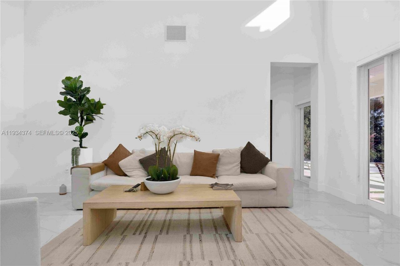 15721 NW 79th Ct, Miami Lakes, FL 33016 Photo