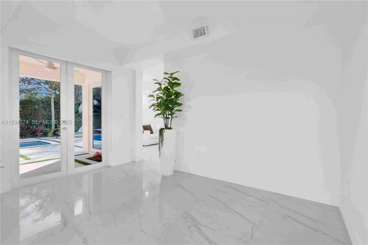 15721 NW 79th Ct, Miami Lakes, FL 33016 Photo