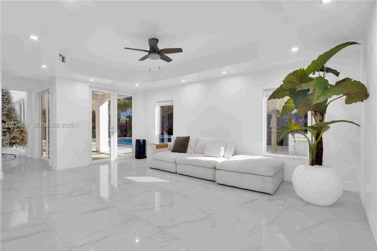 15721 NW 79th Ct, Miami Lakes, FL 33016 Photo