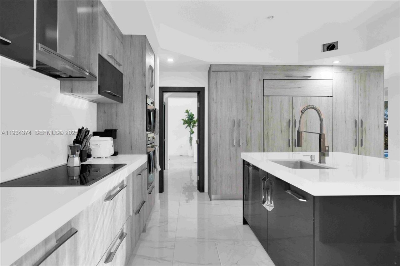 15721 NW 79th Ct, Miami Lakes, FL 33016 Photo