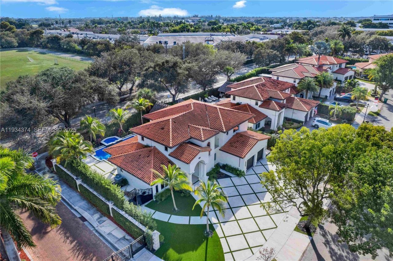 15721 NW 79th Ct, Miami Lakes, FL 33016 Photo