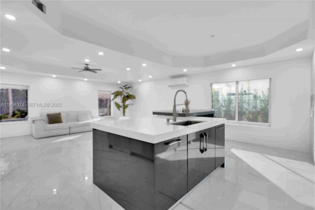 15721 NW 79th Ct, Miami Lakes, FL 33016 Photo