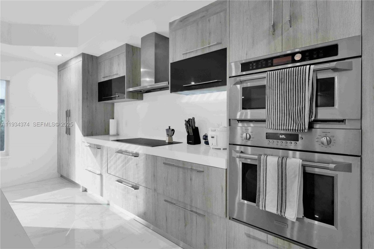 15721 NW 79th Ct, Miami Lakes, FL 33016 Photo