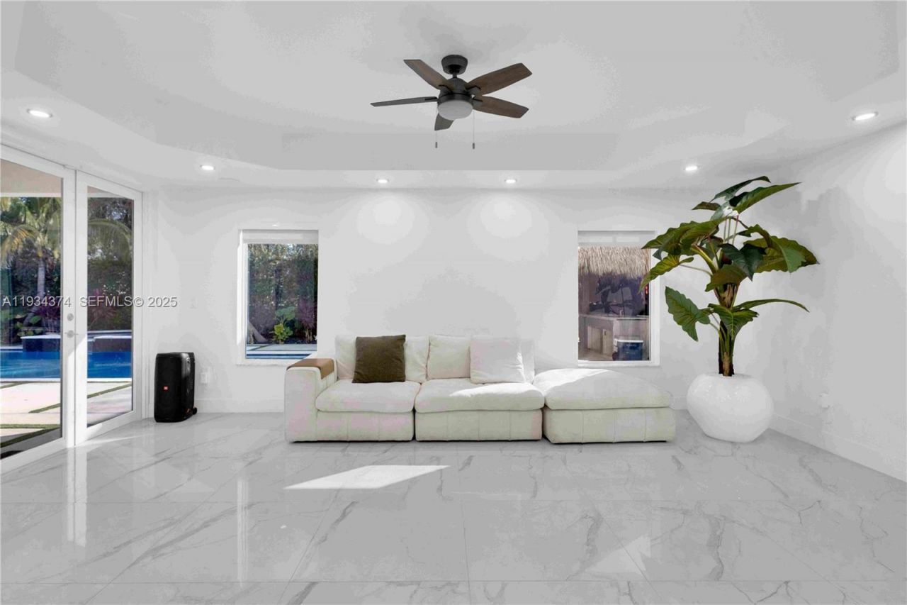 15721 NW 79th Ct, Miami Lakes, FL 33016 Photo