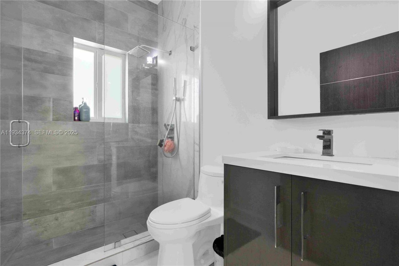 15721 NW 79th Ct, Miami Lakes, FL 33016 Photo