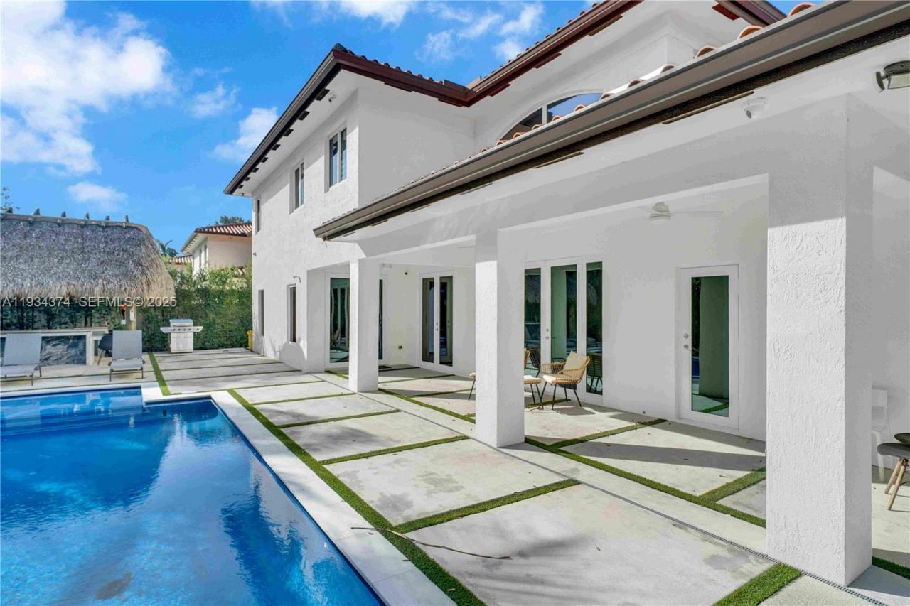 15721 NW 79th Ct, Miami Lakes, FL 33016 Photo