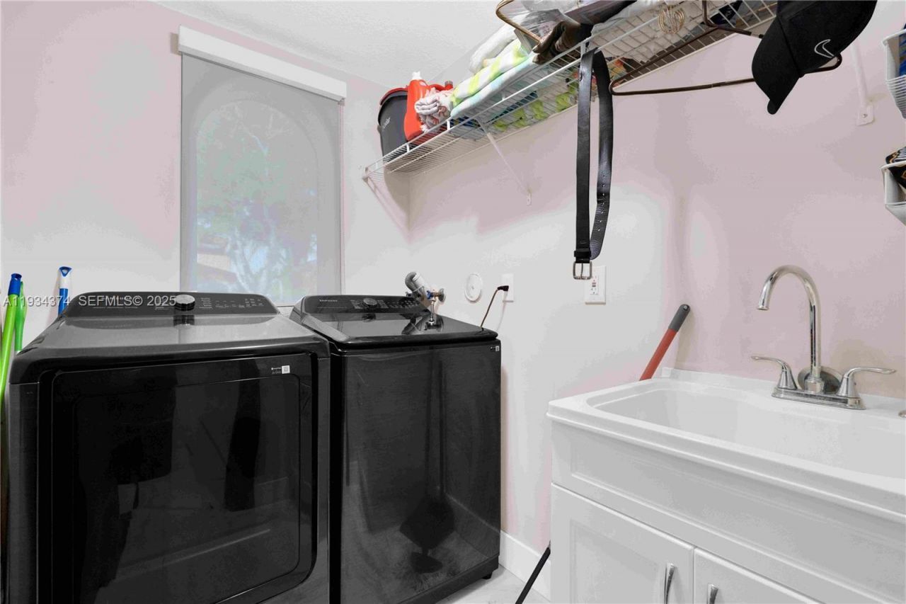 15721 NW 79th Ct, Miami Lakes, FL 33016 Photo