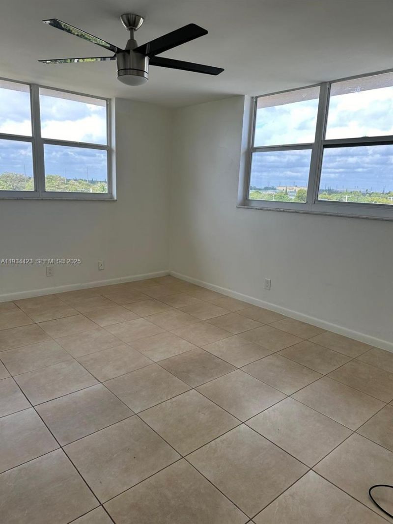 1830 Dixieanna St, Unit 606, Hollywood, FL 33020 Photo