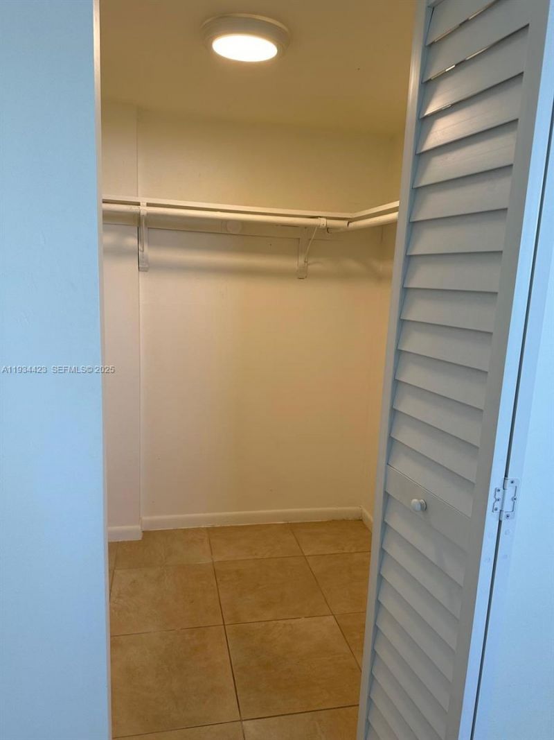 1830 Dixieanna St, Unit 606, Hollywood, FL 33020 Photo