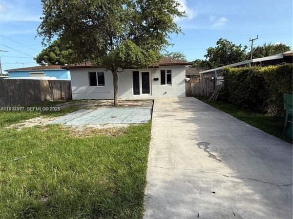 1720 NW 44th St, Miami, FL 33142