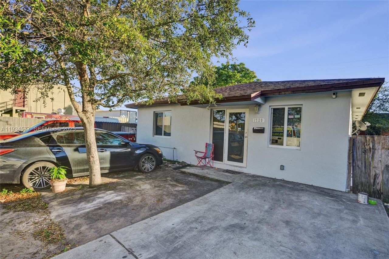 1720 NW 44th St, Miami, FL 33142 Photo
