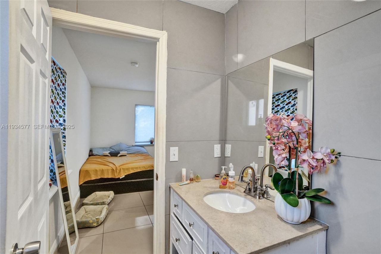 1720 NW 44th St, Miami, FL 33142 Photo