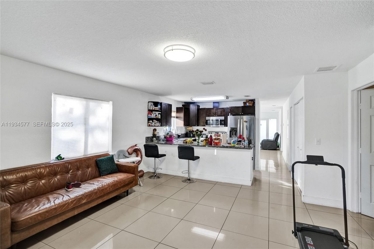 1720 NW 44th St, Miami, FL 33142 Photo