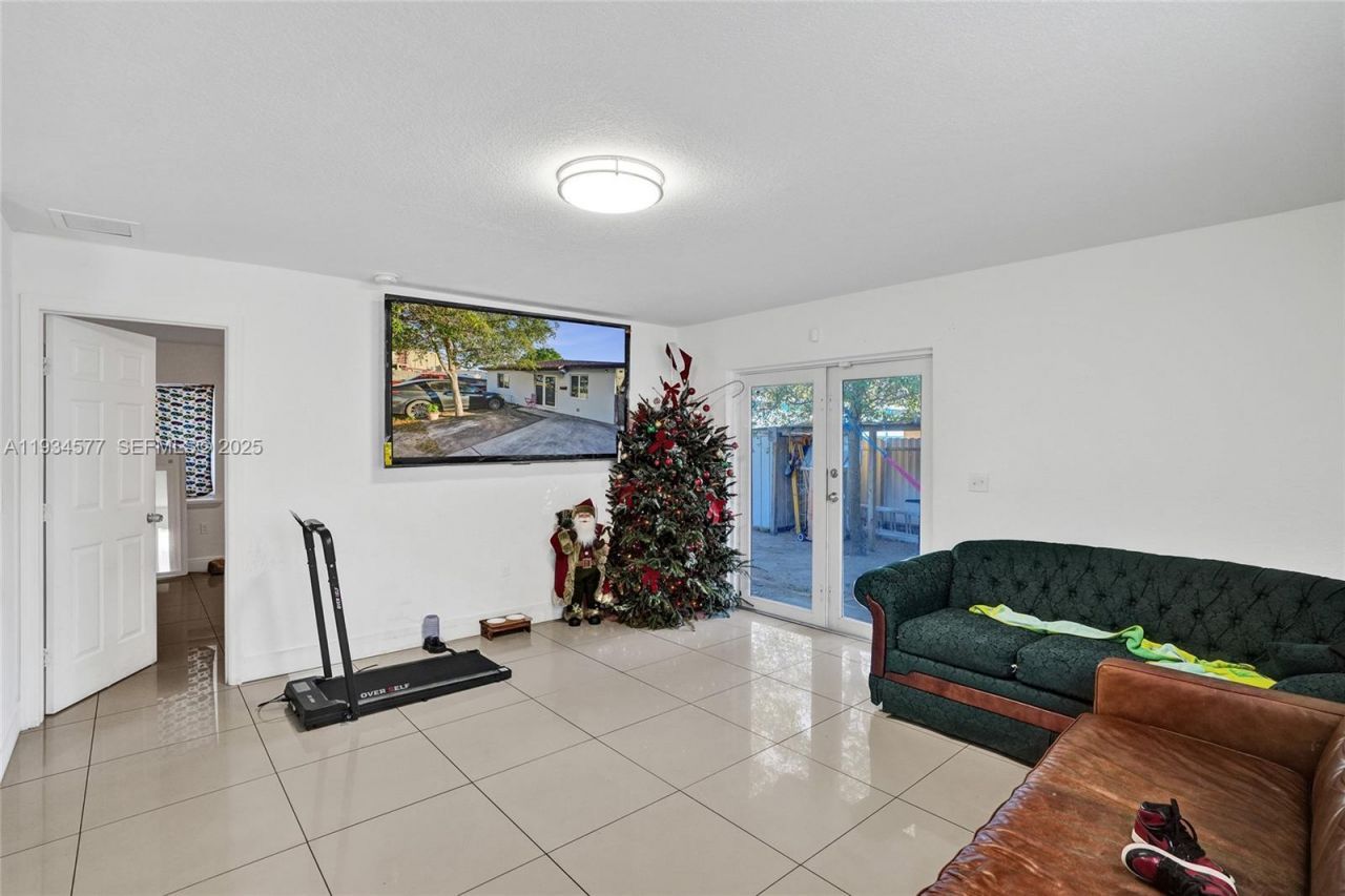 1720 NW 44th St, Miami, FL 33142 Photo