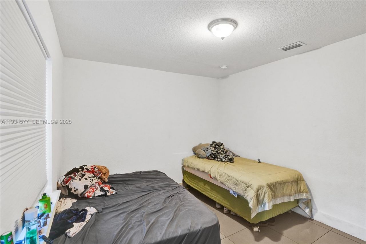 1720 NW 44th St, Miami, FL 33142 Photo