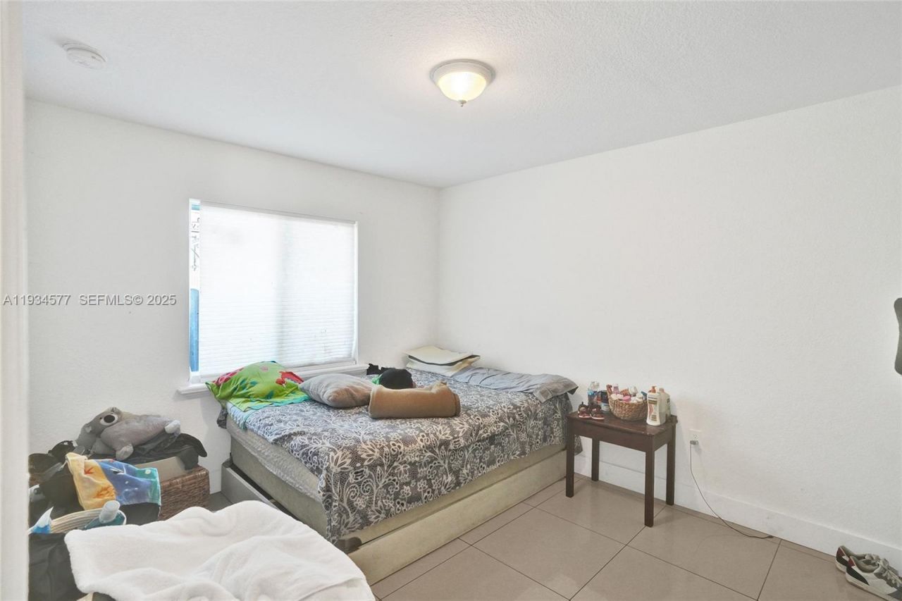 1720 NW 44th St, Miami, FL 33142 Photo