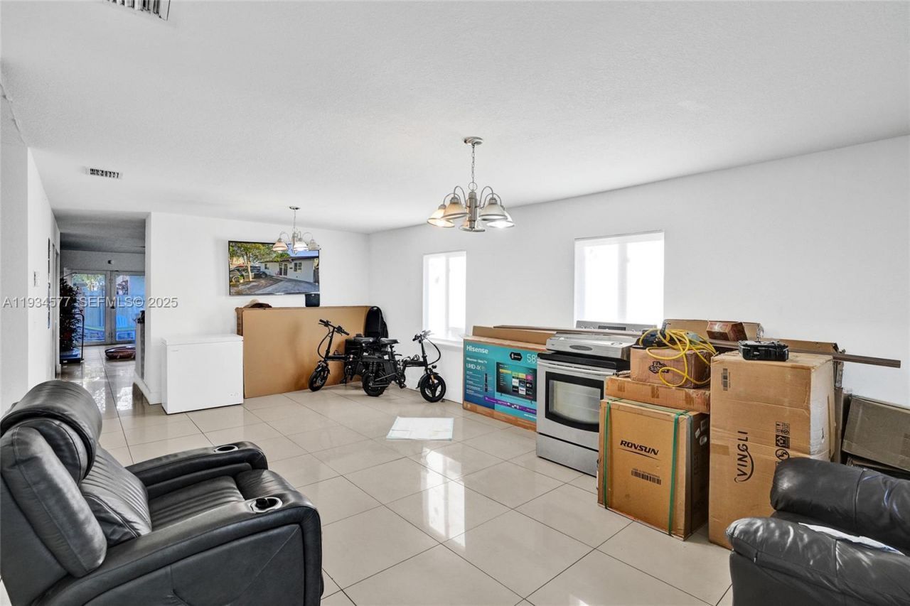 1720 NW 44th St, Miami, FL 33142 Photo