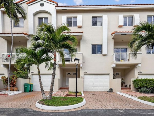 21399 Marina Cove Cir, Unit 14, Aventura, FL 33180
