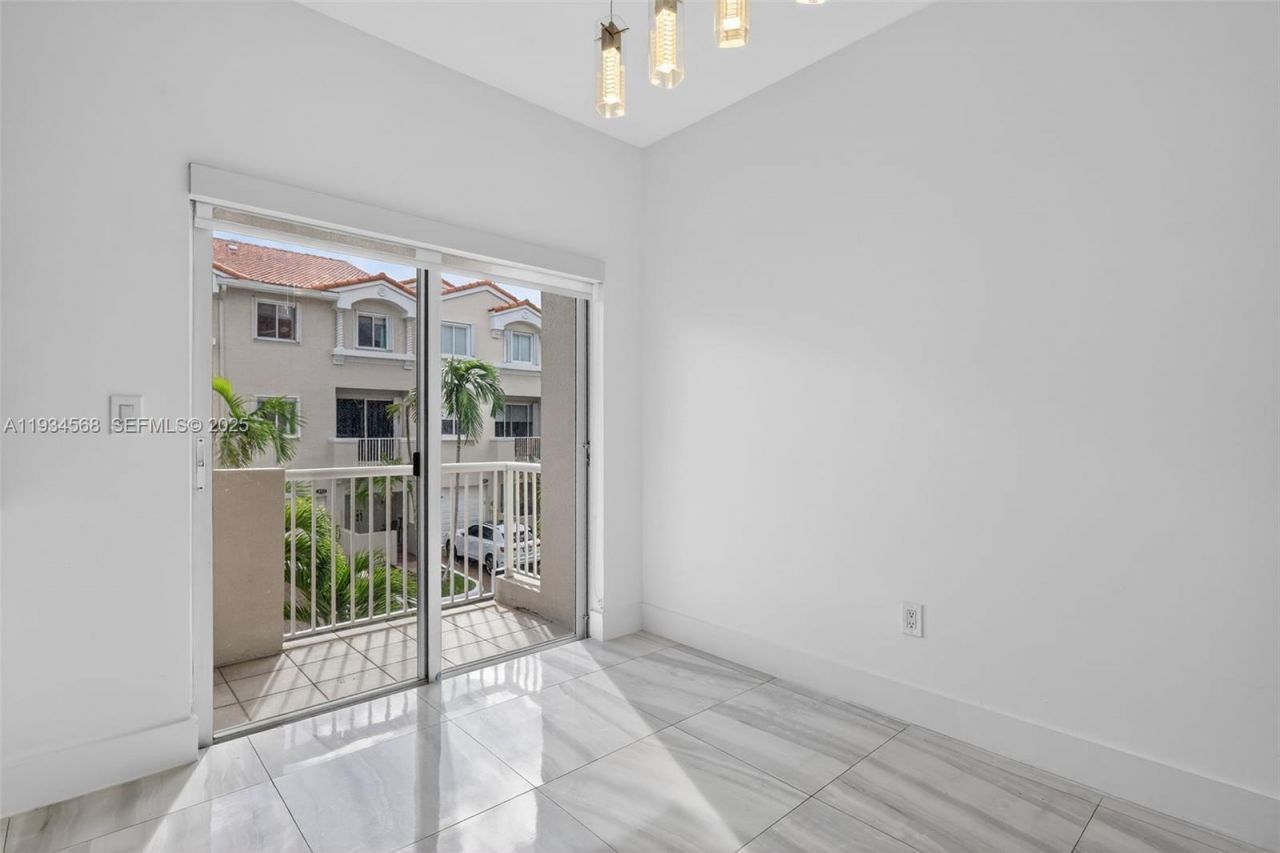 21399 Marina Cove Cir, Unit 14, Aventura, FL 33180 Photo