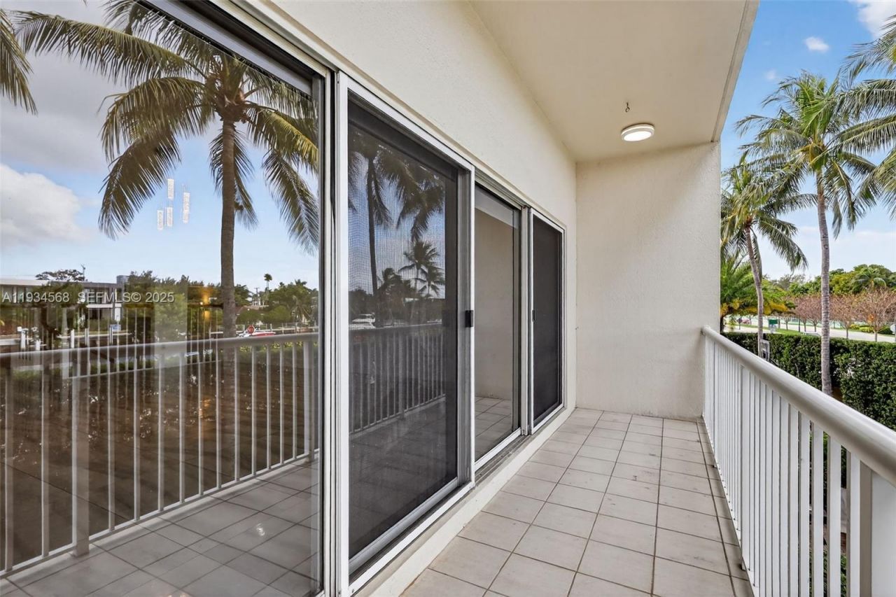 21399 Marina Cove Cir, Unit 14, Aventura, FL 33180 Photo