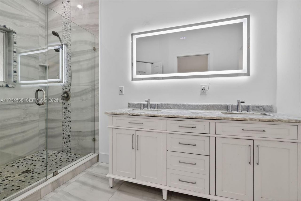 21399 Marina Cove Cir, Unit 14, Aventura, FL 33180 Photo