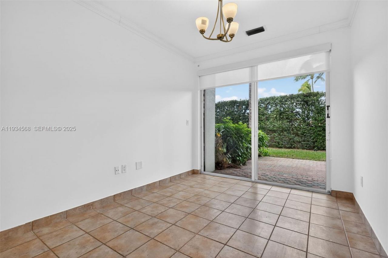 21399 Marina Cove Cir, Unit 14, Aventura, FL 33180 Photo