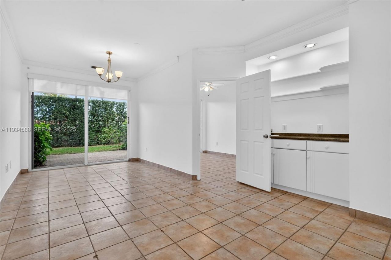 21399 Marina Cove Cir, Unit 14, Aventura, FL 33180 Photo