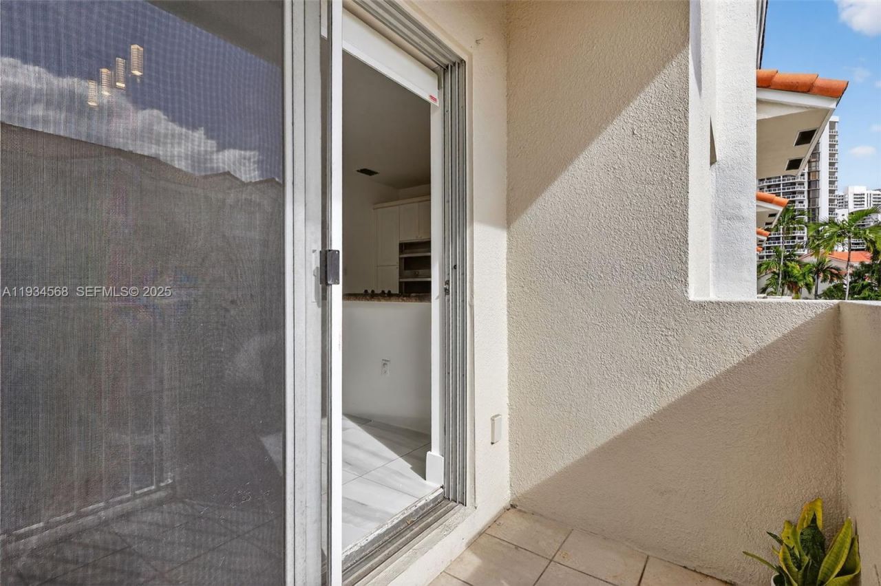 21399 Marina Cove Cir, Unit 14, Aventura, FL 33180 Photo